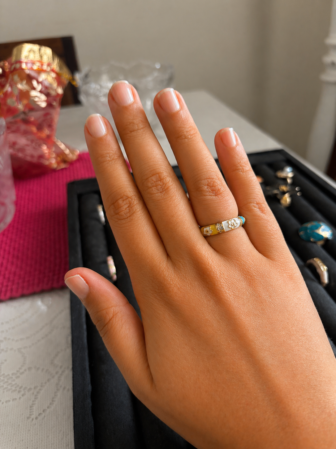 Enamel Motif Adjustable Band – Ivory