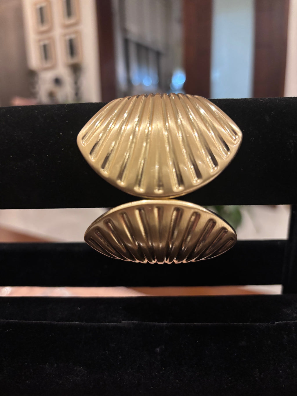 The Siren Shell Bangle