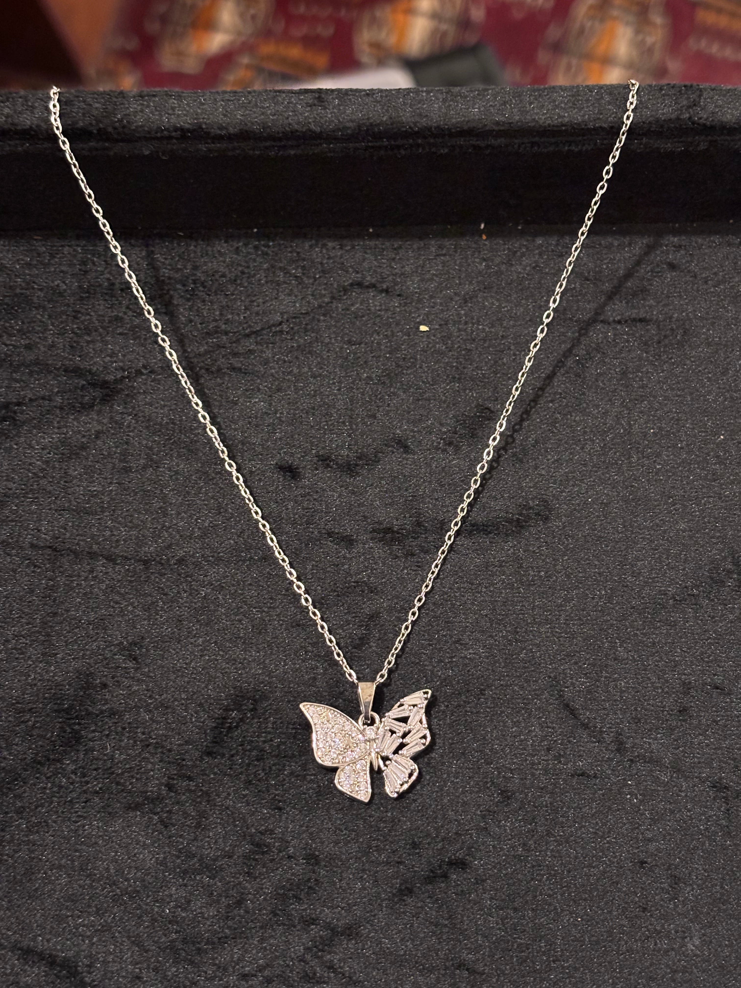 The Flutter Pavé Pendant